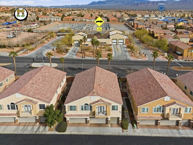 Building Photo - GORGEOUS TWO STORY TOWNHOME IN LAS VEGAS