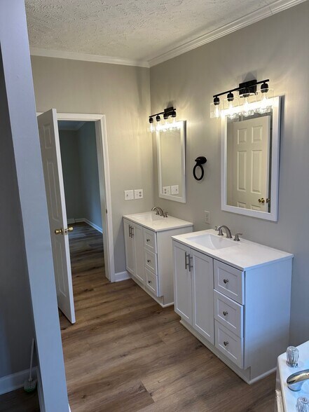 Building Photo - 105 Cherokee Trl