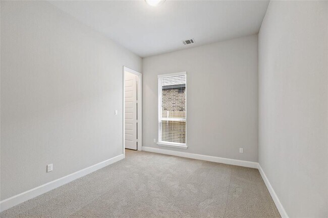 Building Photo - 104 Chinaberry Bnd