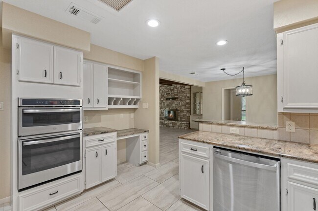 Building Photo - 106 Cross Bow