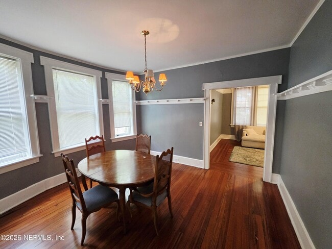 Building Photo - 146 W 6th St