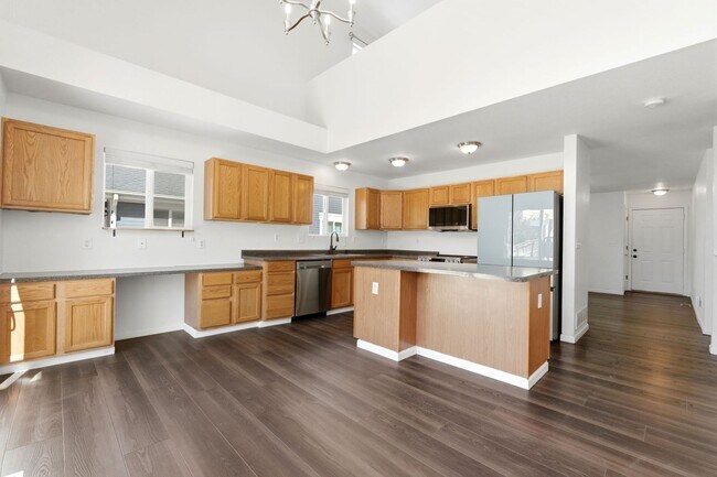 Building Photo - 3-bed + office, 2-bath home, minutes to Denver and close to outdoor recreation areas