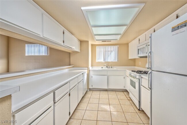 Building Photo - 2839 Blue Bonnet Dr