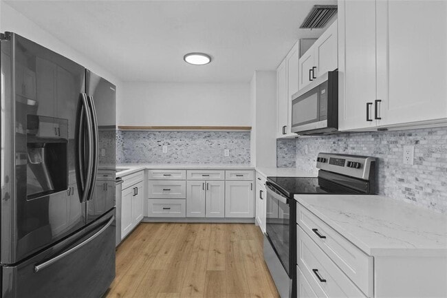 Building Photo - 6206 S Foster Ave