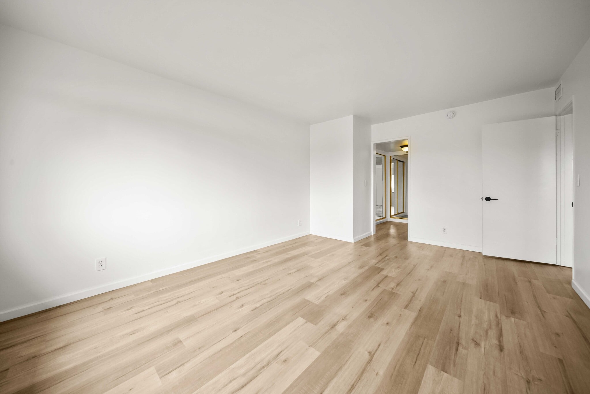 Building Photo - 600 West Stocker Street