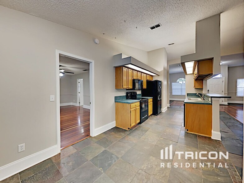 Building Photo - 477 Federal Hill Rd