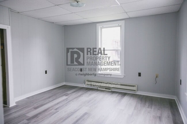 Building Photo - 27 Rochester St