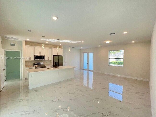 Building Photo - 2910 Flora Ave N