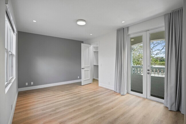 Building Photo - 3201 E Stonebrook Cir