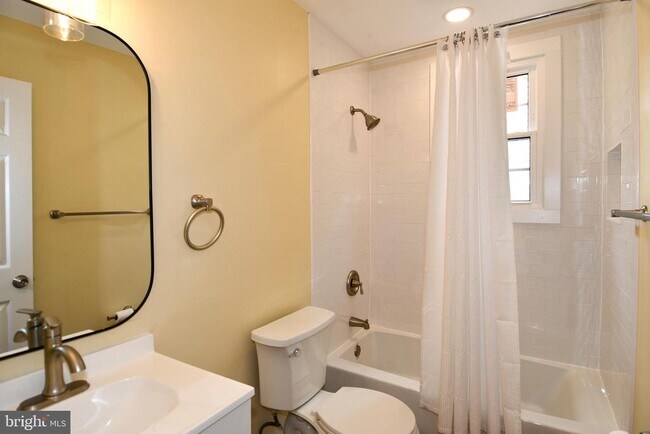 Building Photo - 5523 Halwis St