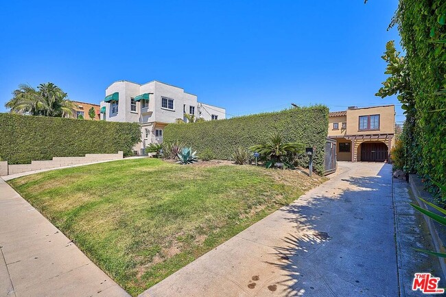 Building Photo - 1076 West Blvd