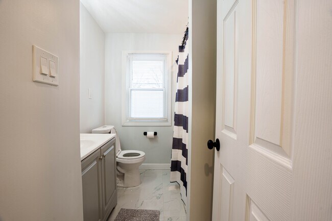 Building Photo - 361 Adams Ct