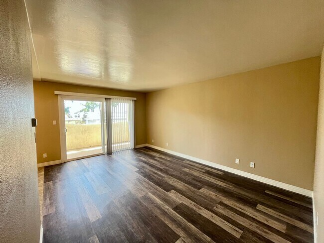 Building Photo - 2174 Montgomery Ave
