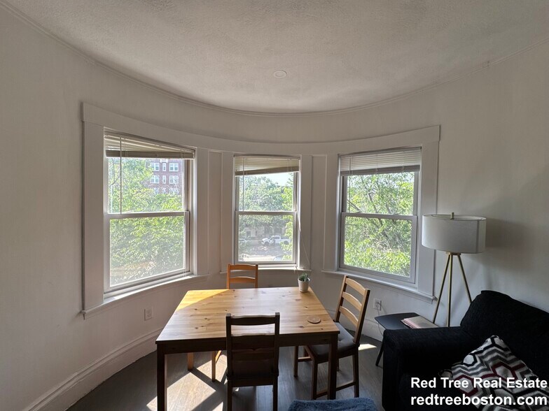 Building Photo - 1407 Beacon St
