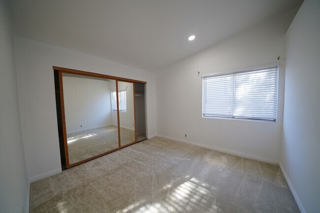 Building Photo - 27767 Crookshank Dr