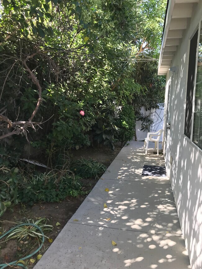 Building Photo - 5035 Alhama Dr