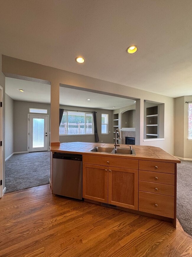 Building Photo - Rare Wheaton Ct Availability