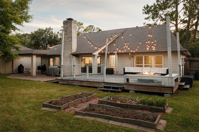 Building Photo - 1407 Lakecliff Dr