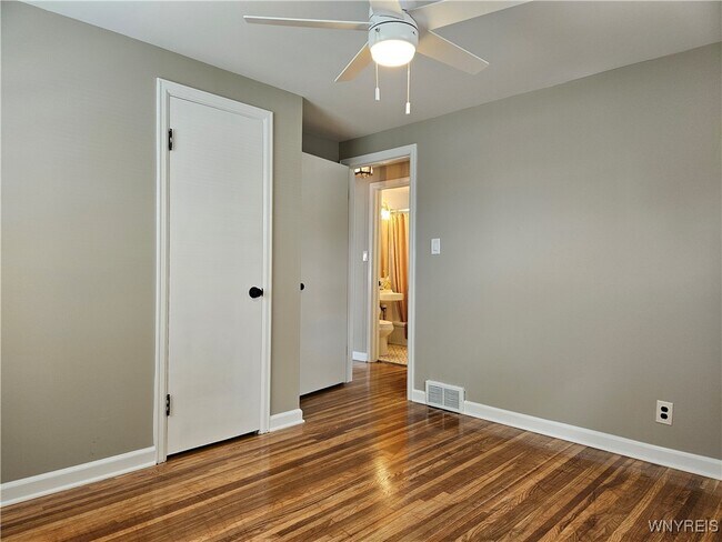 Building Photo - 1292 Cleveland Dr