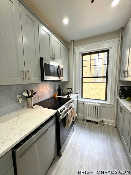 Building Photo - 370 Chestnut Hill Ave