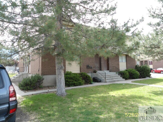 Building Photo - 656 N 400 W St