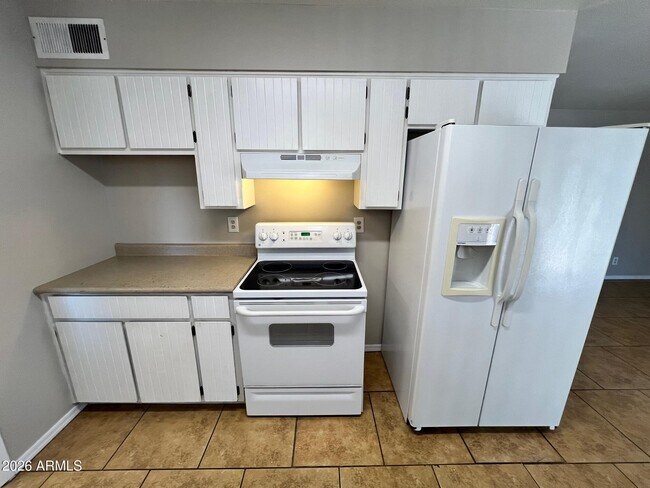 Building Photo - 551 W Gail Dr