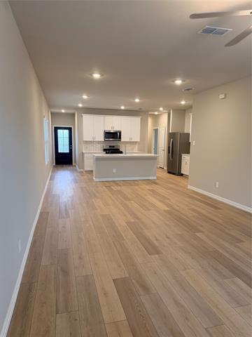 Building Photo - 711 Dotty Dr