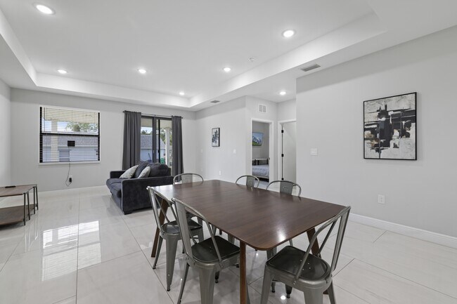 Building Photo - 2011 Olsen Ln