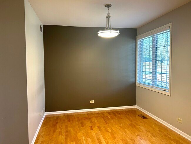 Building Photo - 1227 S Parkside Dr