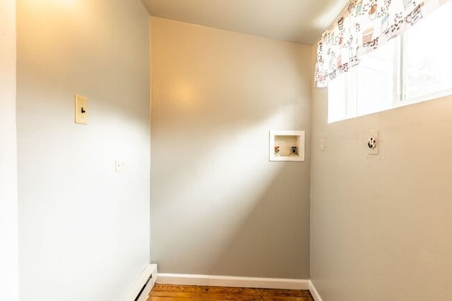 Building Photo - 5247 Alberene Rd