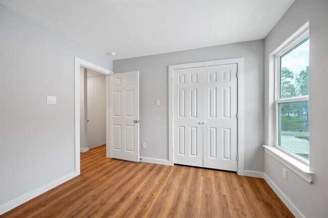 Building Photo - 6609 Bacher St