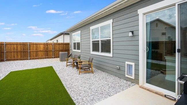 Building Photo - North Elm Street, Denton, TX 76207 - 2 BR 2 BA house