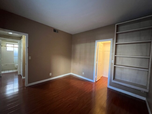 Building Photo - beautiful 2 bedroom condo