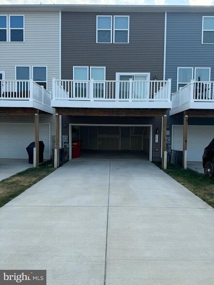 Building Photo - 147 Presidents Pointe Ave