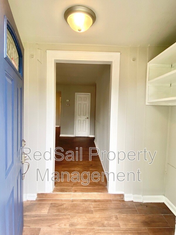 Building Photo - 323 Roane Dr