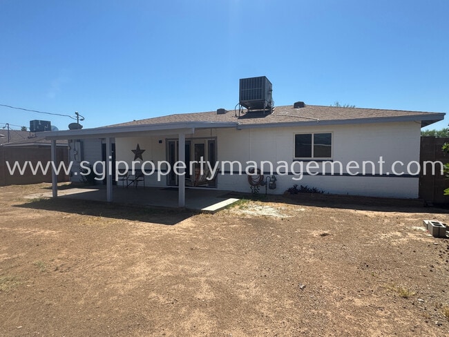 Primary Photo - 2202 W Palmaire Ave