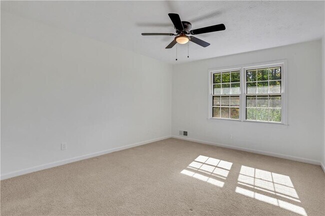 Building Photo - 4684 Ben Hill Dr