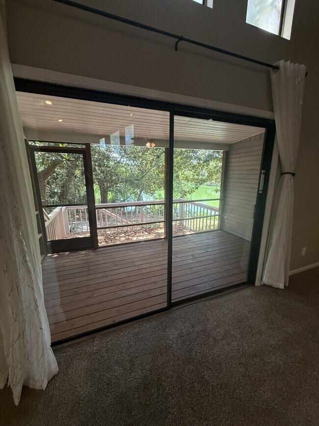 Building Photo - 504 Main St