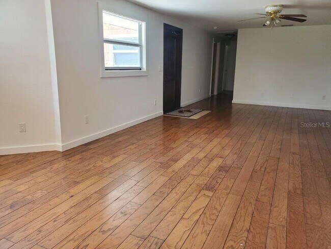 Building Photo - 5620 Sabal Palm Ln