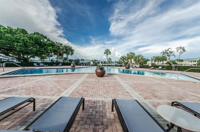 Building Photo - 251 Pompano Dr SE