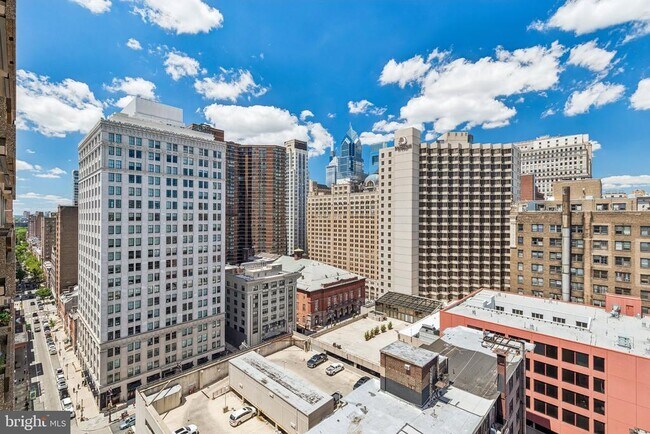 Building Photo - 1326 Spruce St