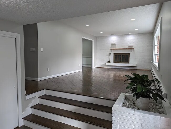 Building Photo - this contemporary & brightly remodeled 2,400 sqft home