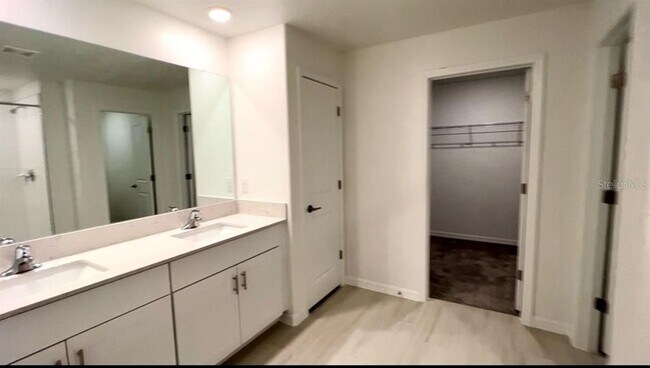Building Photo - 8917 Little Bluestem Dr
