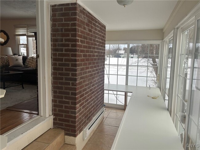 Building Photo - 511 Hickory St