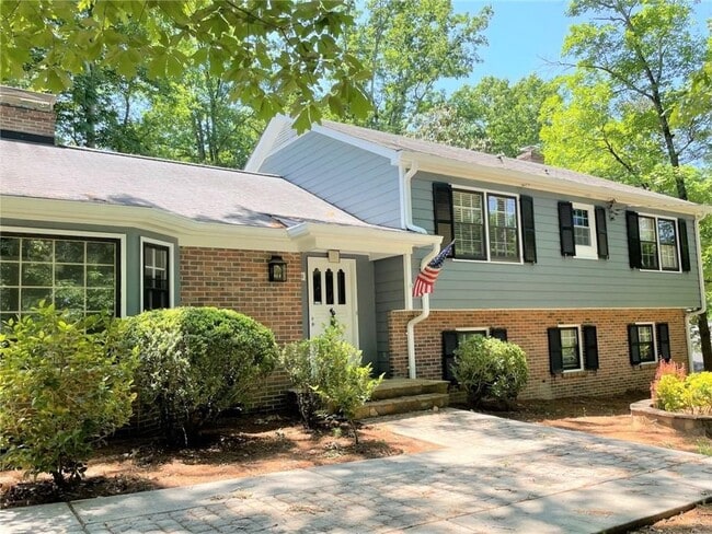 Building Photo - 6640 Williamson Dr NE