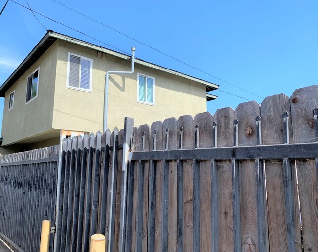 Building Photo - 1028 S 30th St