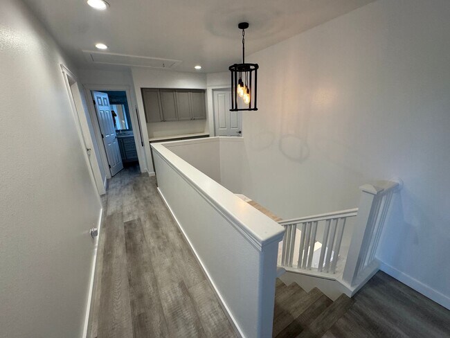 Building Photo - Spacious 7-bedroom, 4-bath single-family residence in Ewa Beach