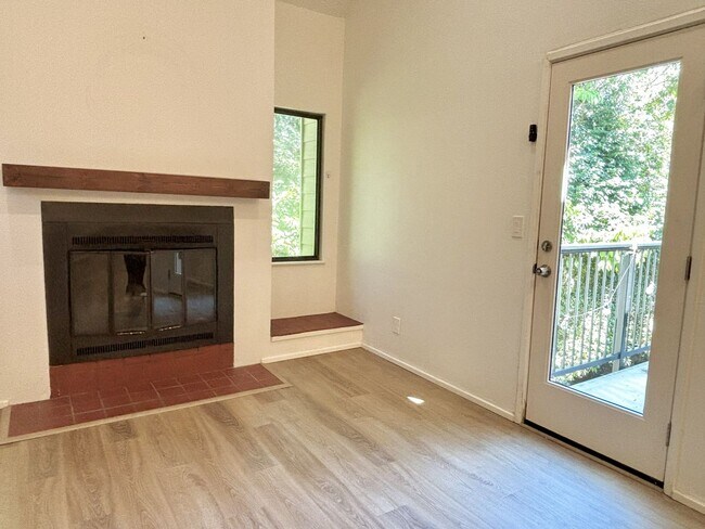 Building Photo - 331 SE 146th Ave