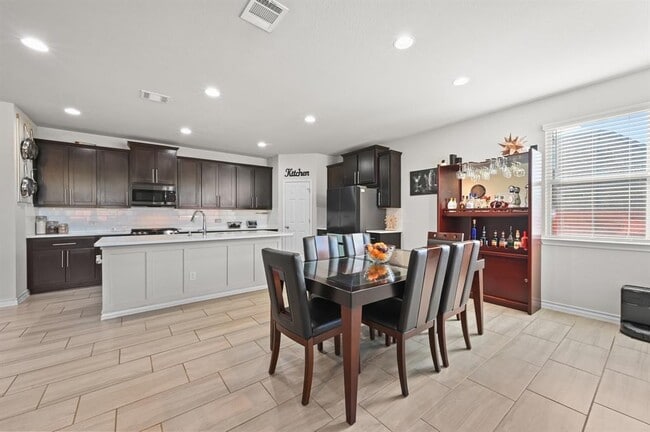 Building Photo - 294 Thornless Cir
