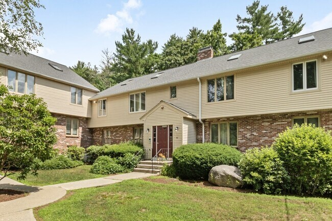 Building Photo - 46 Pinebrook Ln